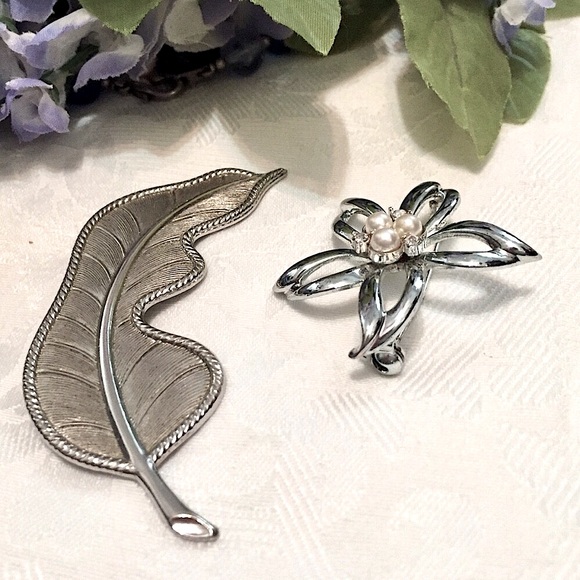 2 Vintage Silver Leaf & Flower w/Pearl Brooches - Picture 3 of 13